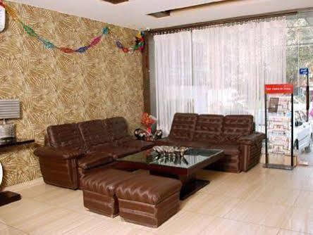 Liv Inn - Naraina Yeni Delhi Dış mekan fotoğraf